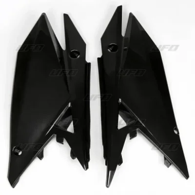 Komplet plastikowych osłon bocznych tylnych UFO Suzuki RMZ 250 19-20 RMZ 450 18-20 czarne (SU04942001)