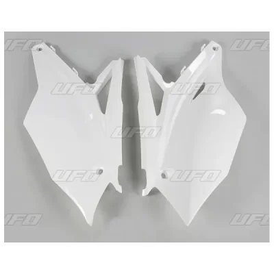Komplet plastikowych osłon bocznych tylnych UFO Kawasaki KXF 450 16-17 białe (KA04737047)