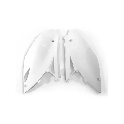 Komplet plastikowych osłon bocznych tylnych UFO Kawasaki KXF 450 09-11 białe (KA04700041)