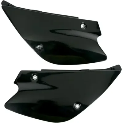 Komplet plastikowych osłon bocznych tylnych UFO Kawasaki KX 80 98-00 KX 85 01-12 czarne (KA03714001) Komplet plastikowych osłon bocznych tylnych UFO Kawasaki KX 80 98-00 KX 85 01-12 czarne (KA03714001)