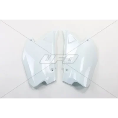 Komplet plastikowych osłon bocznych tylnych UFO Honda CR 125 250 00-01 białe (HO03665041)