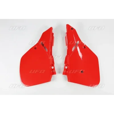Komplet plastikowych osłon bocznych tylnych UFO Honda CR 125 87-88 CR 250 87 CR 500 87-88 czerwone (HO02604061) Komplet plastikowych osłon bocznych tylnych UFO Honda CR 125 87-88 CR 250 87 CR 500 87-88 czerwone (HO02604061)