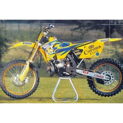 Komplet naklejek i poszycia na siedzenie Suzuki RM 125/250 '01-'08 czarny Replica Team Suzuki '01 - TECNOSEL Komplet naklejek i poszycia na siedzenie Suzuki RM 125/250 '01-'08 czarny Replica Team Suzuki '01 - TECNOSEL