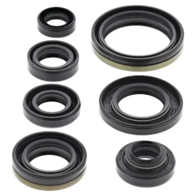 Komplet uszczelniaczy silnika Winderosa Suzuki RM 85 02-17 RM 85L 03-16 (822176) Komplet uszczelniaczy silnika Winderosa Suzuki RM 85 02-17 RM 85L 03-16 (822176)