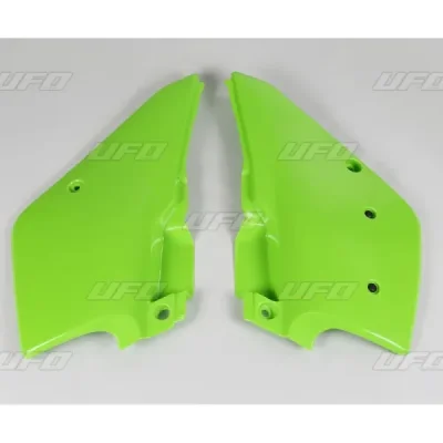 Komplet plastikowych osłon bocznych tylnych UFO Kawasaki KDX 200 95-20 zielone (KA02788026)